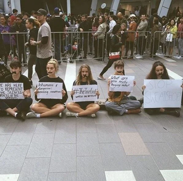 Above: Jennifer &nbsp;&amp; her friends protest outside H&amp;M