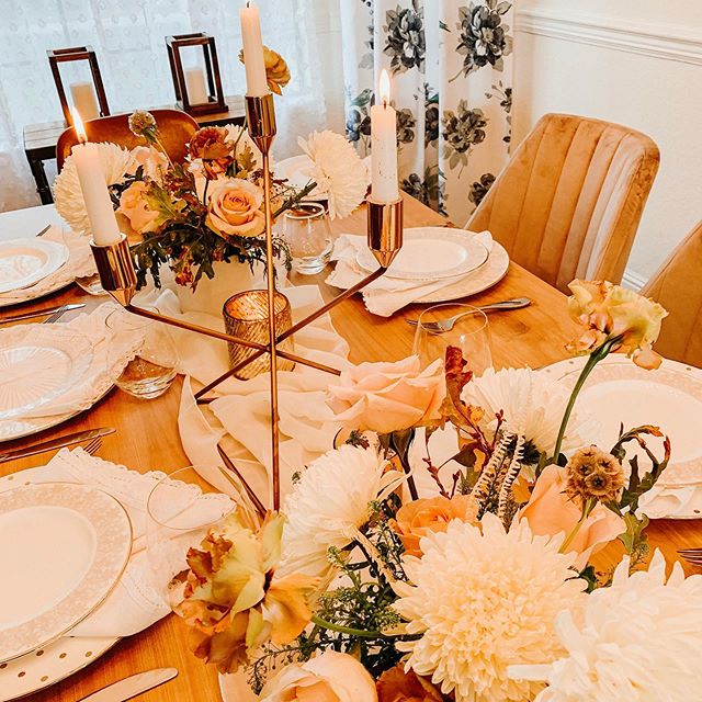 We wish you and yours the most scrumptious celebration of thankfulness and cheer for an incredibly wonderful and joyous year!

From our table to yours!

xo
Danielle Roe 
Florals from our sweet pal @ @fignvine