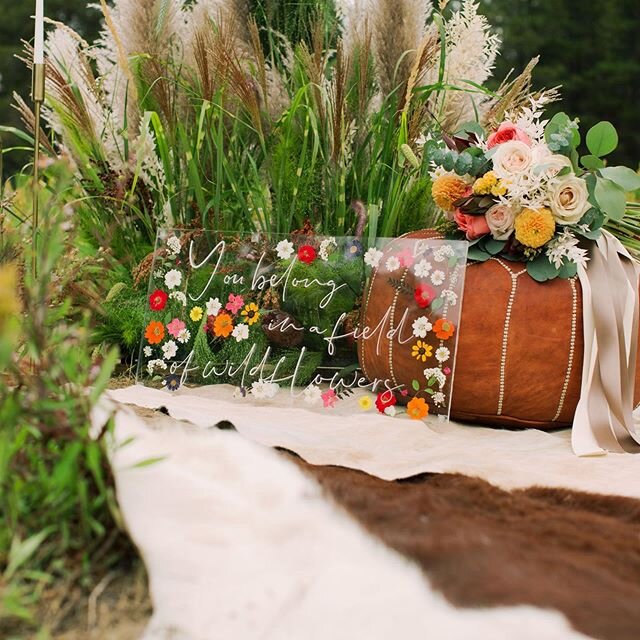 &lsquo;You belong in a field of wildflowers&rsquo;
-Tom Petty 🌸 
Loved producing this shoot for @realweddingsmag - check out the full spread and all vendors in the link in our bio! 
Design + Production | @danielleroeevents 
Venue | @thehideoutweddin