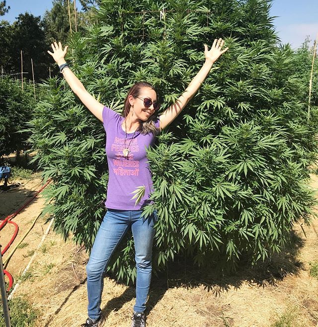 Happy International Women's Day! 👯&zwj;♀️
.
Basking in the glow of these ladies from last year's harvest. Throughout the craziness, sometimes you just have to throw up your hands an smile. 🙌🏼😎
.
Along this path we are never alone, even though the