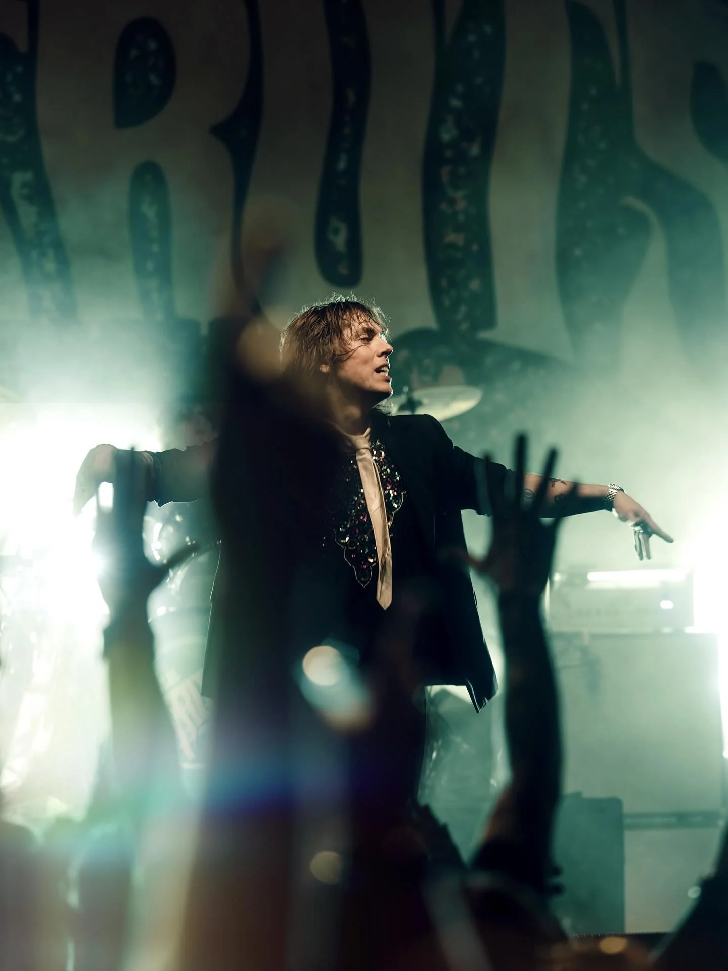 Huge thanks to @thestruts for having me out on night one of their Everybody Wants tour. 🇬🇧

Shot on @canonusa R5 + RF 15-35mm f/2.8 + RF 24-70mm f/2.8 + RF 50mm f/1.2 + RF 70-200mm f/2.8 using a @tiffencompany Pro Mist 1/4 filter.