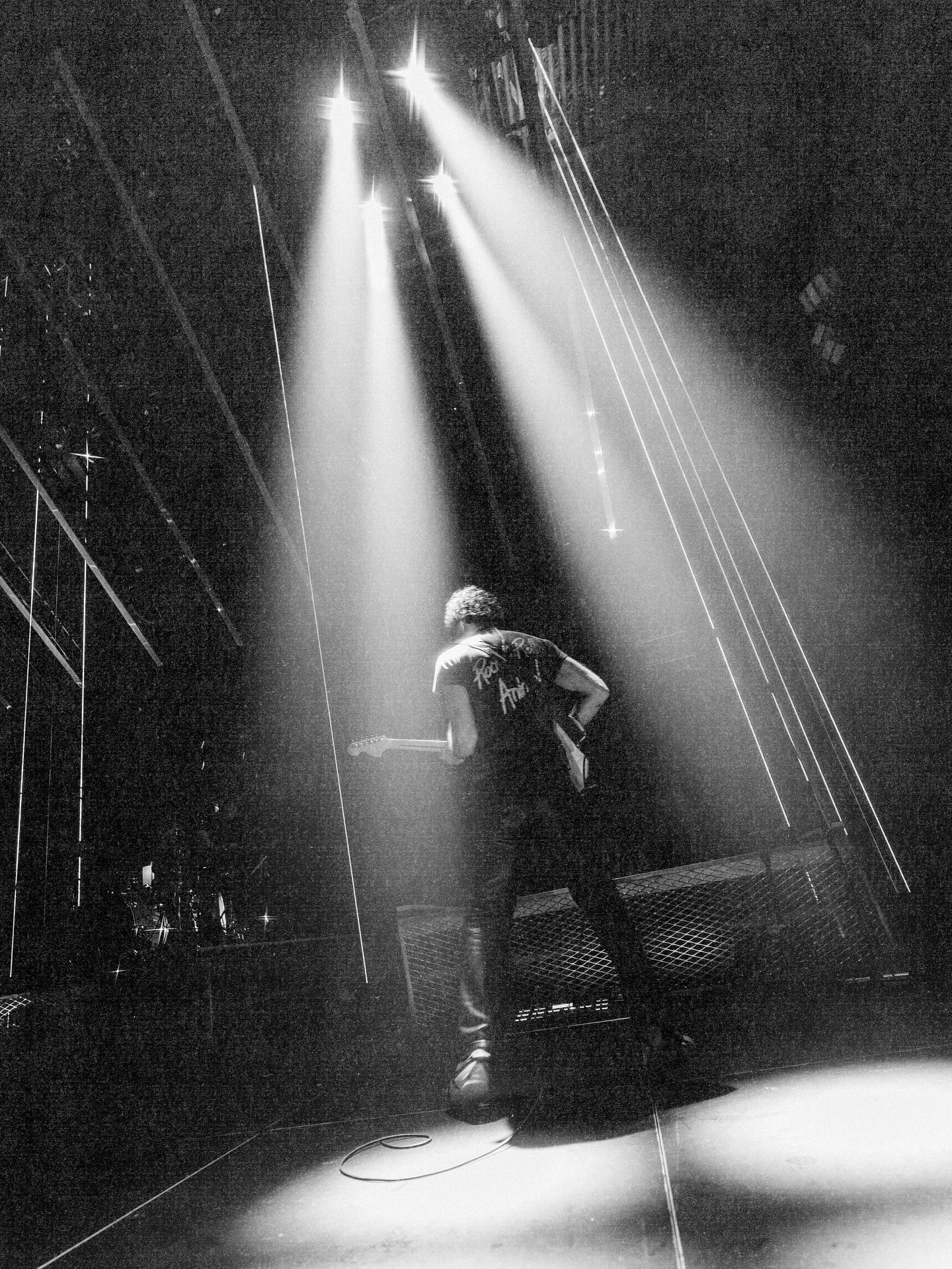 Thanks to @thestrokes and their team for bringing me on to shoot this. Honored to capture it.
Shot on @canonusa R5 + RF 15-35mm f/2.8 + RF 24-70mm f/2.8 + RF 50mm f/1.2 + RF 70-200mm f/2.8 using a @tiffencompany Pro-Mist 1/4 + @prismlensfx Starburst 