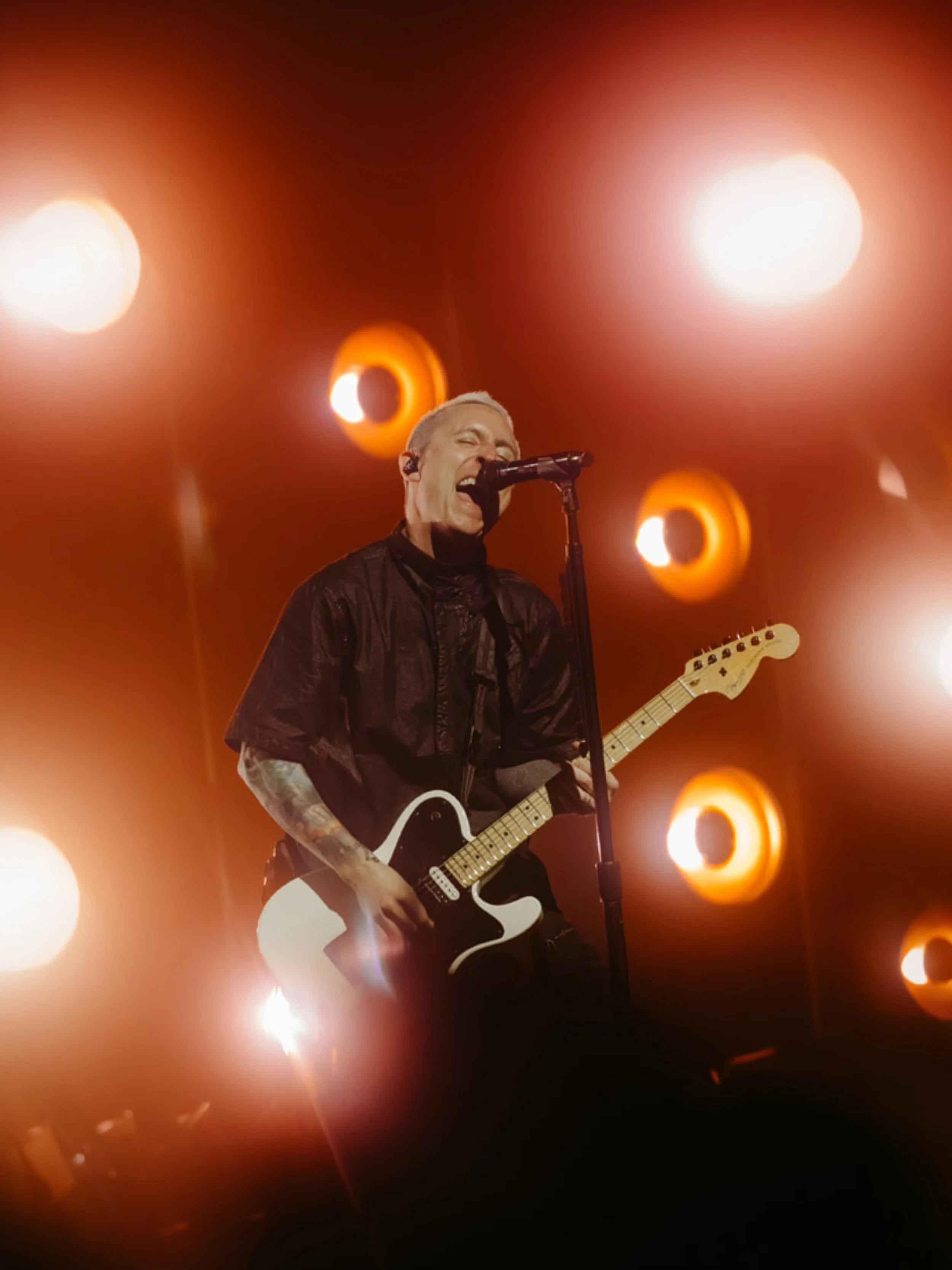 @yellowcard x V.XXX.MMXXVI
@fontainebleaulasvegas

shot on @canonusa r5 w/ rf 70-200 2.8 &amp; rf 15-35 2.8 + @tiffencompany pro mist 1/4 filter

&hellip;..

#yellowcard #newfoundglory #bleaulive #concertphotography #livemusic shot with @canonusa r5 