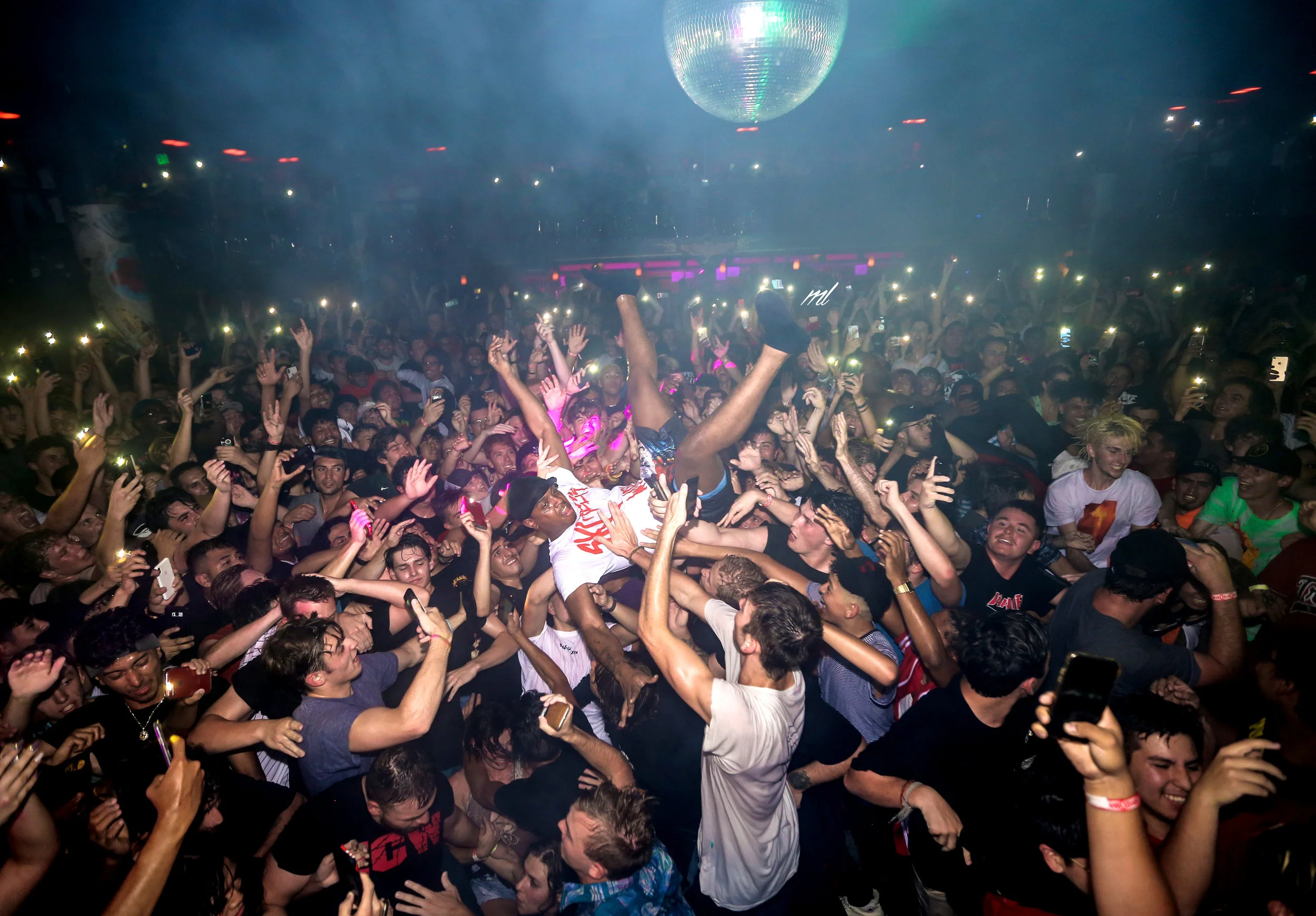 SKI MEETS WORLD TOUR 