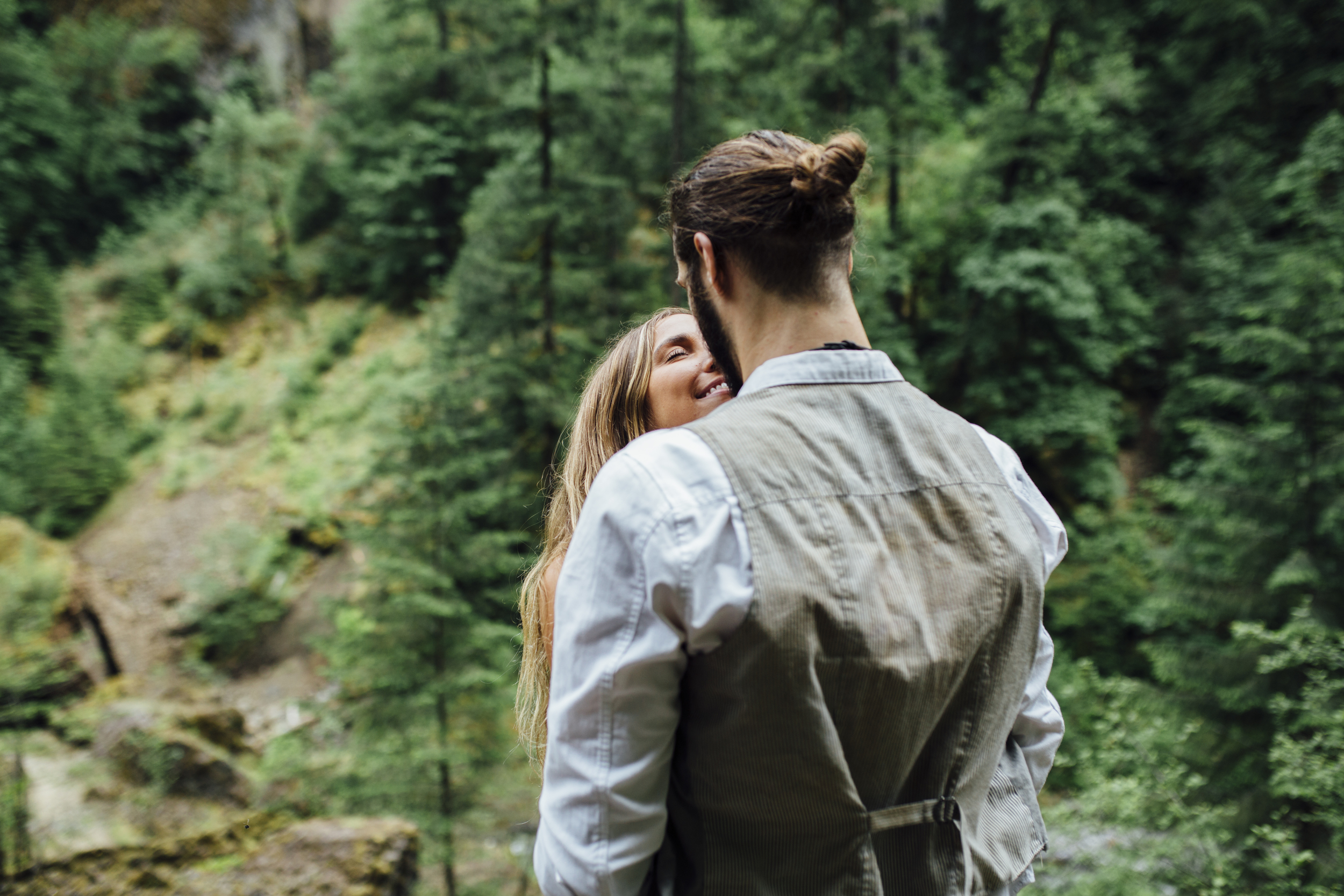  Nataly Zigdon Photography | Portland Oregon | Columbia River Gorge | Wahclella Falls | Couple Session 