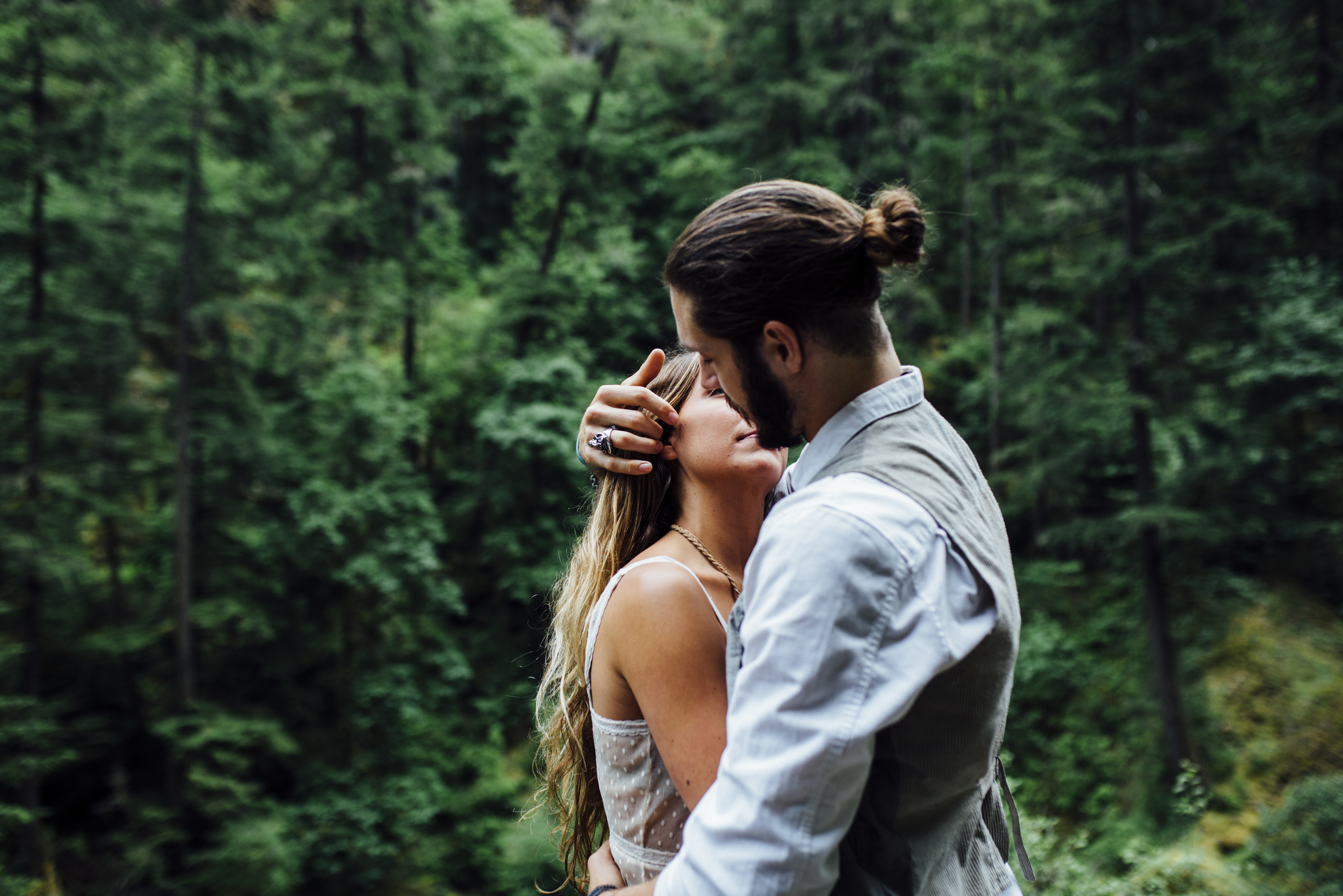  Nataly Zigdon Photography | Portland Oregon | Columbia River Gorge | Wahclella Falls | Couple Session 