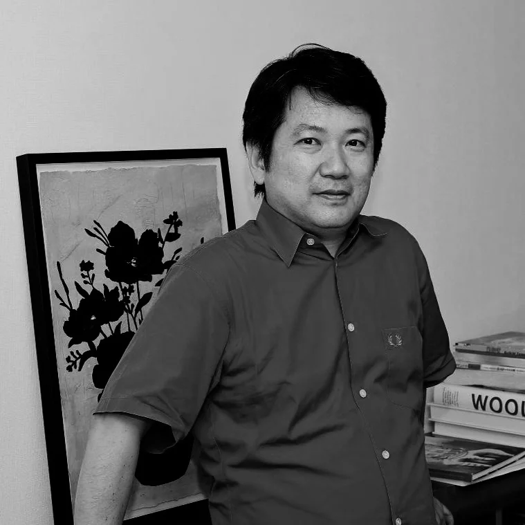 ヒロ杉山ポートレイト_bw.jpg