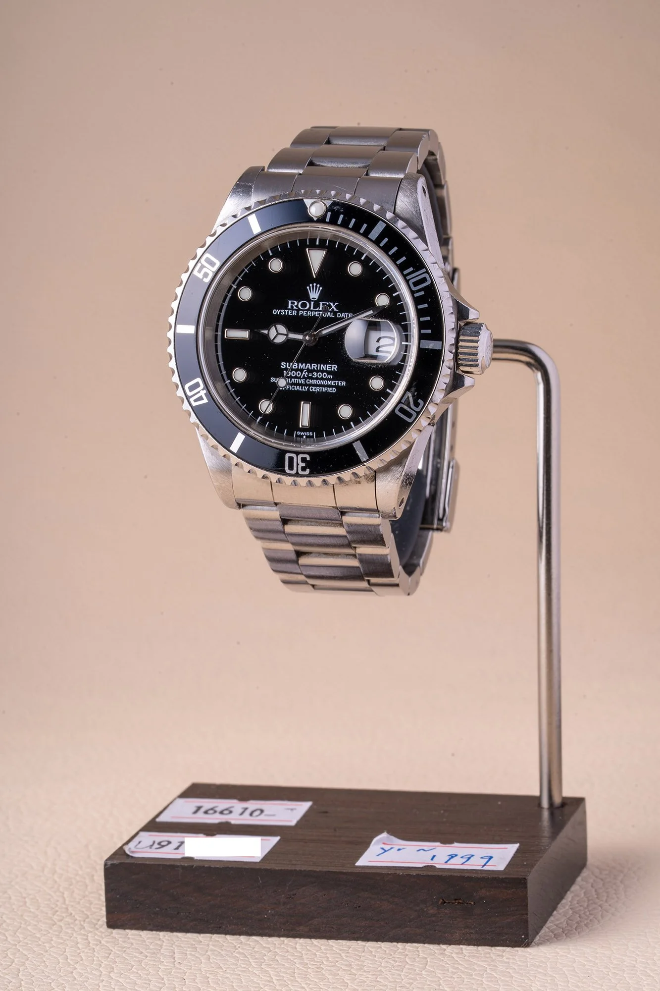 Rolex_Submariner_B_16610_s_masked.jpg