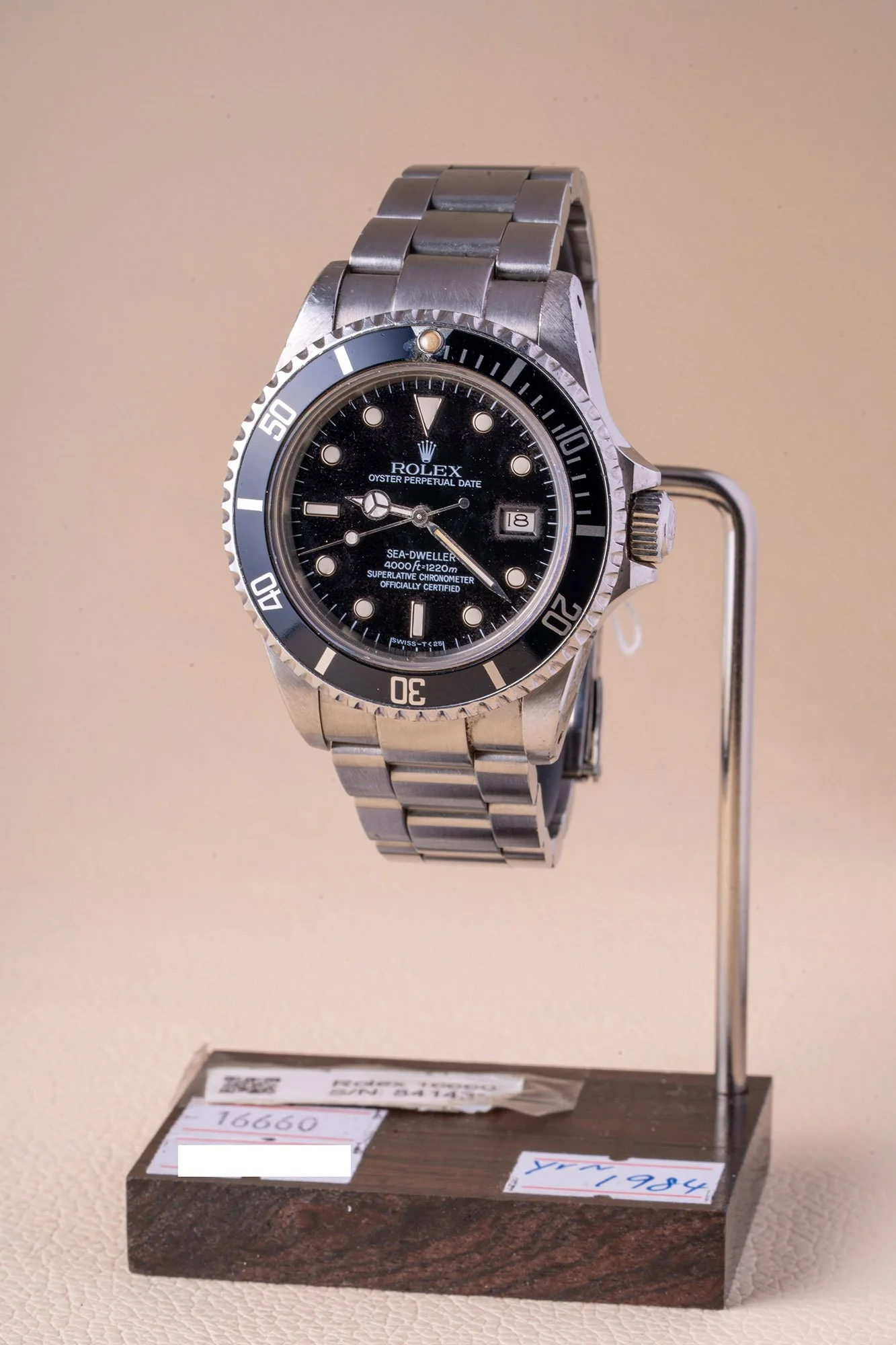 Rolex_Sea_Dweller_C_16660_s_masked.jpg
