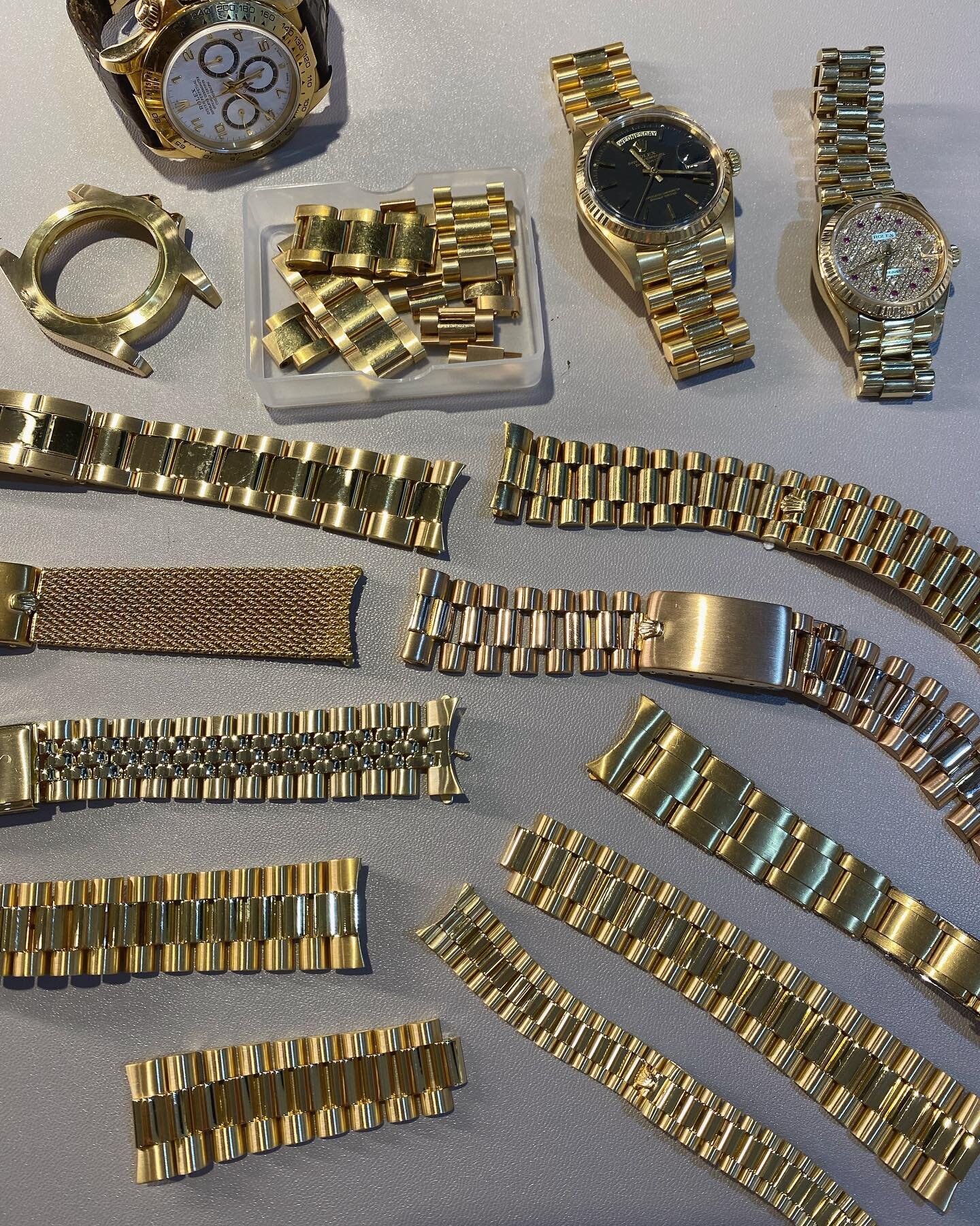 Metal watch bands, be it 18K or Steel, is our speciality. We restore, tighten and refinish hundreds of them every month.

Not many care to fix or restore watch hardware. Brands only care about selling new bands at a hefty price, only if you are lucky