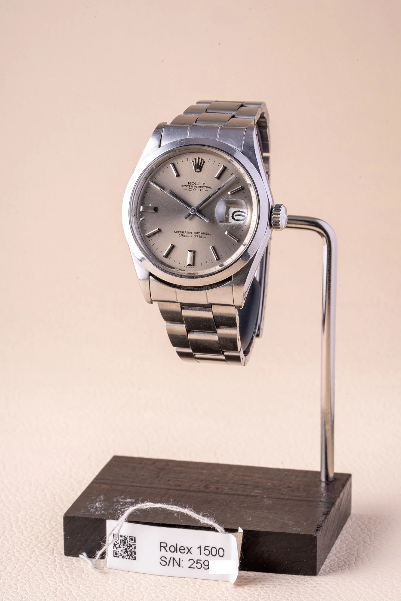 Rolex_Oyster_Perpetual_Date_B_1500_s_masked.jpg