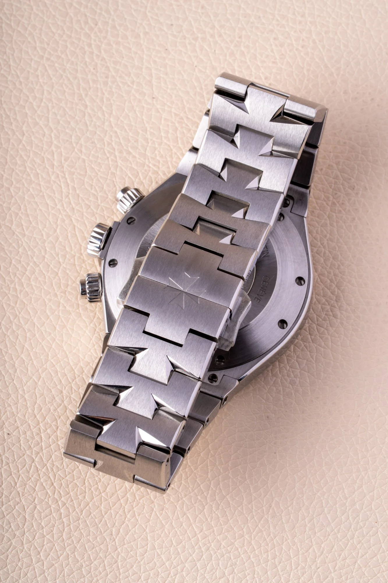 Vacheron_Constantin_Overseas_Chronograph_s-8.jpg