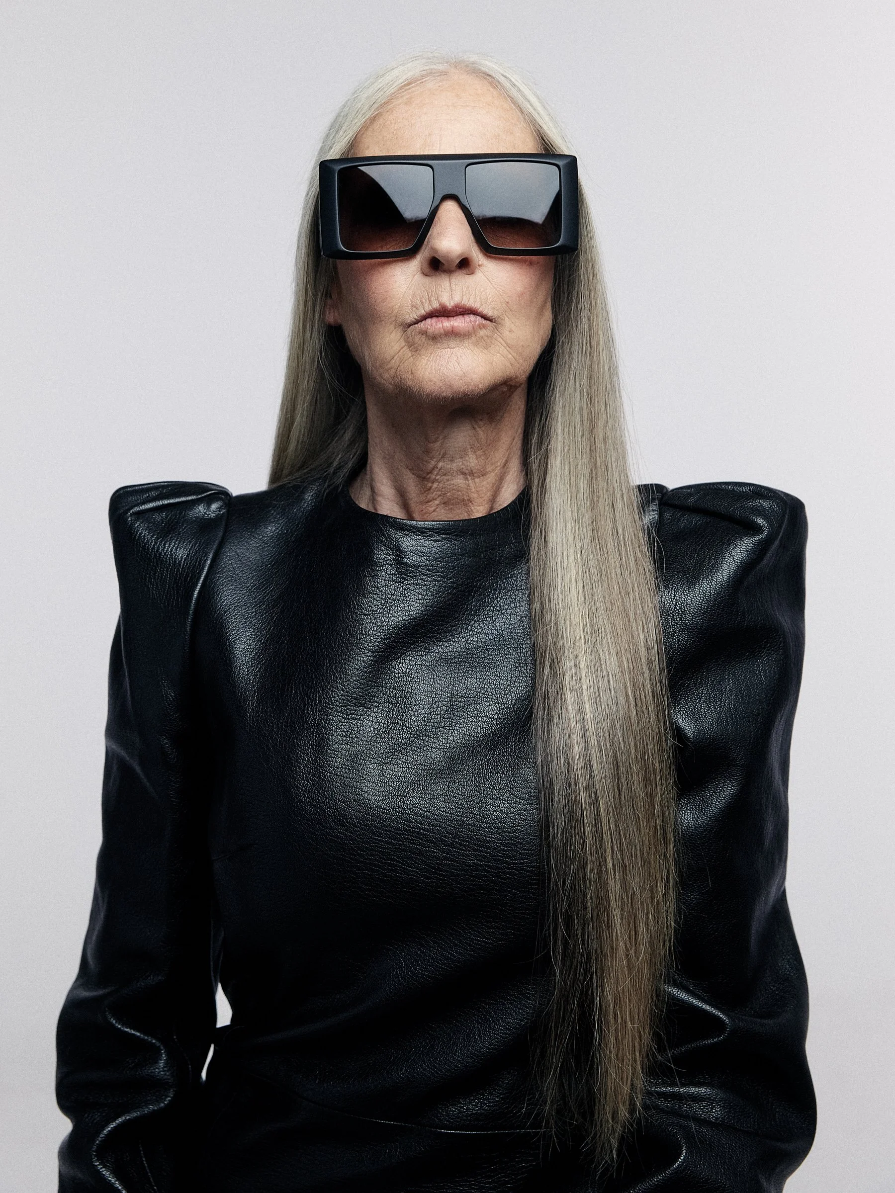 251120_SIXSIX_Sunglasses_Campaign_Pleasure_0264 (2).jpg