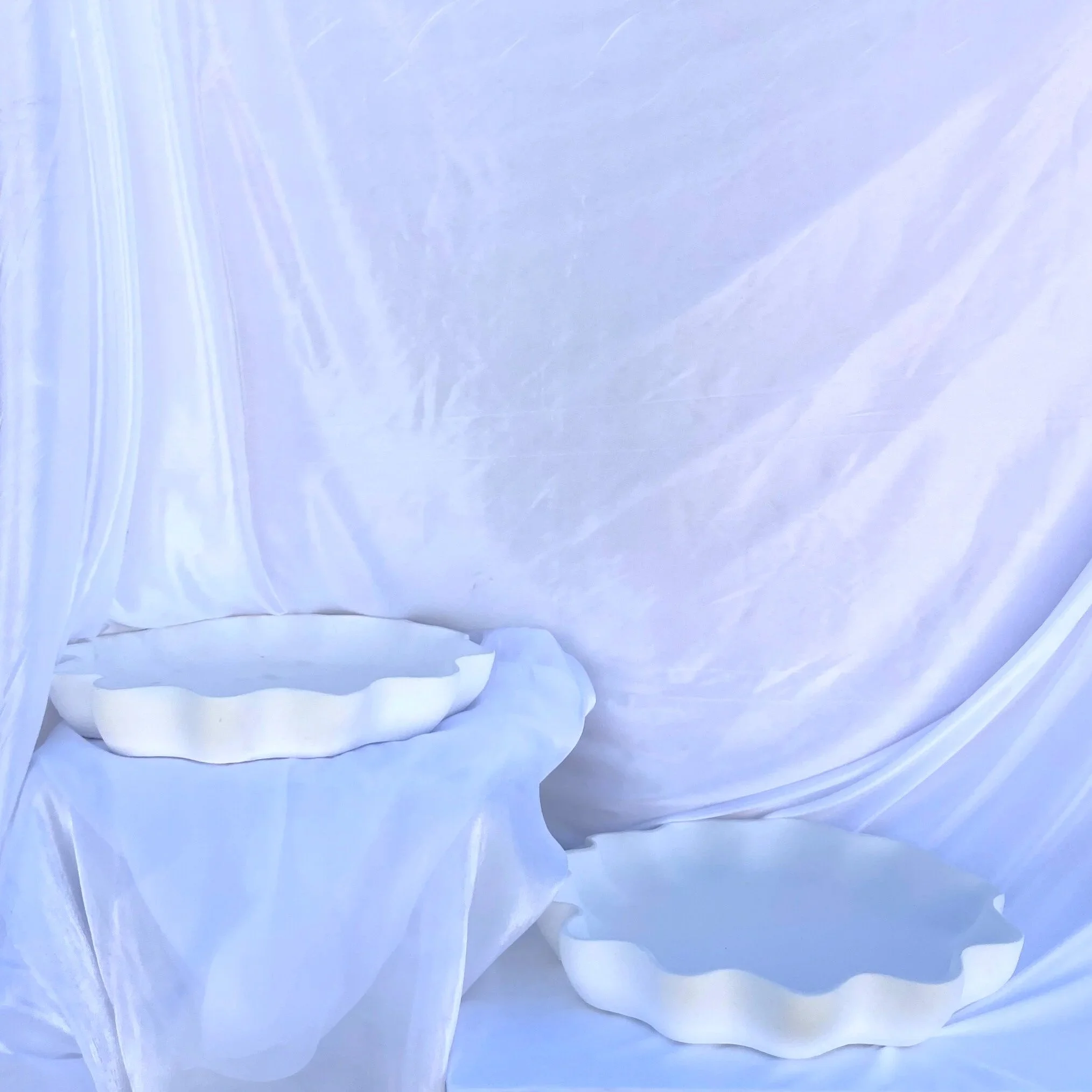 Low White, Large Wavy Dish