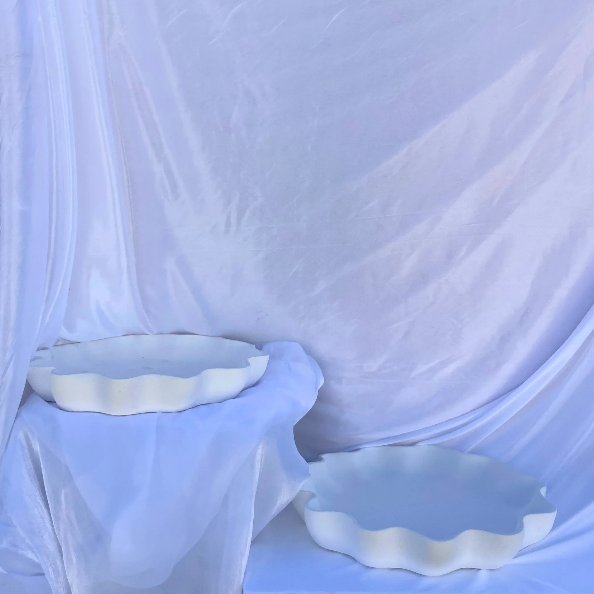 Low White, Large Wavy Dish