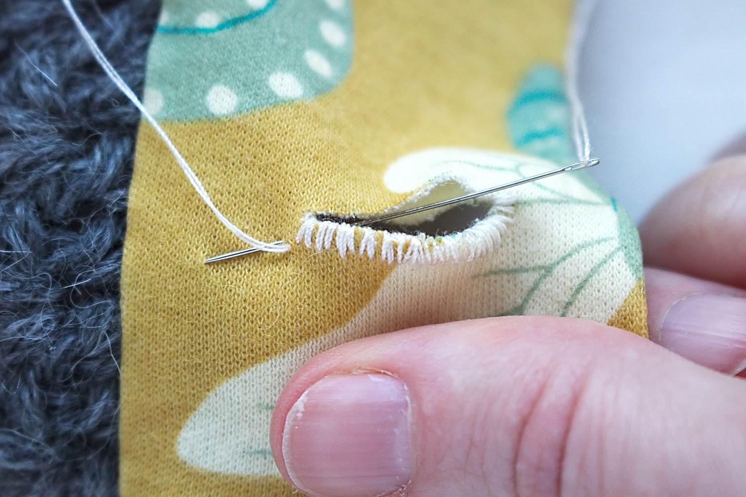 TUTORIAL How to make a scrap fabric and yarn neckwarmer — Emmy + LIEN