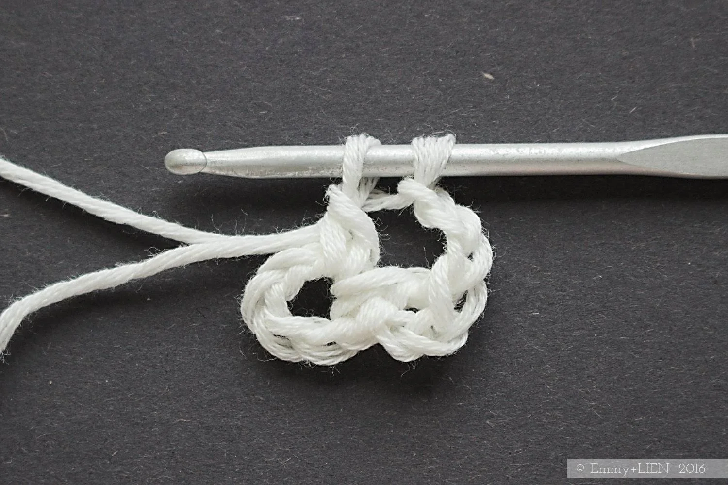 Anemone Granny Square.step4.jpg