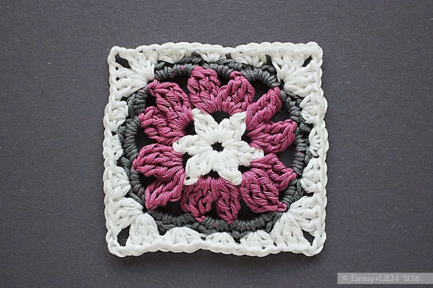Anemone Granny Square.step16.jpg