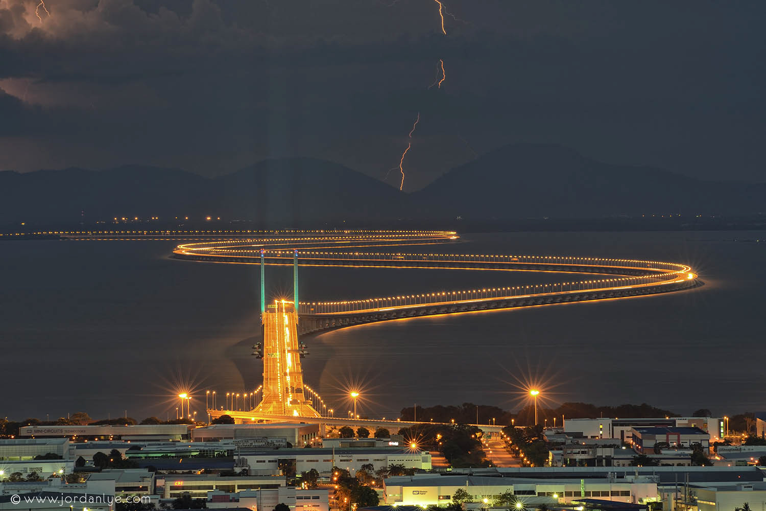 penang-second-bridge_landscape-photographer_lightning-season_jordan-lye-1.jpg