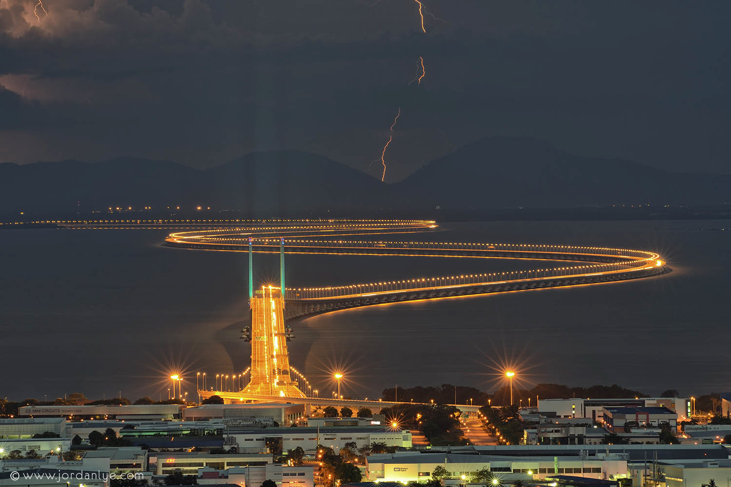 penang-second-bridge_landscape-photographer_lightning-season_jordan-lye-1.jpg