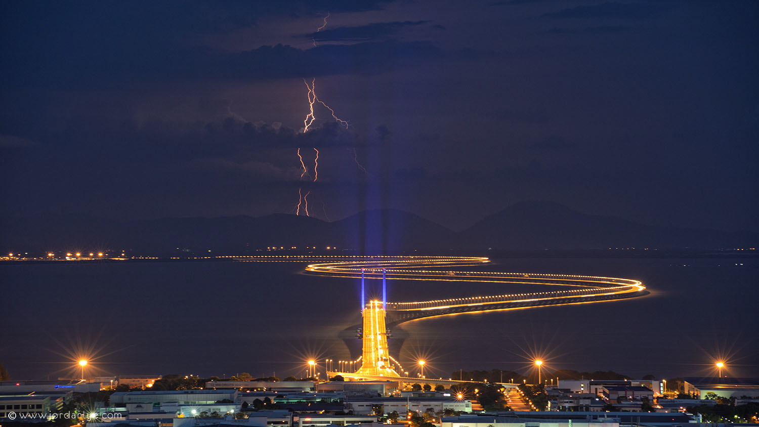 penang-second-bridge_landscape-photographer_lightning-season_jordan-lye-2.jpg