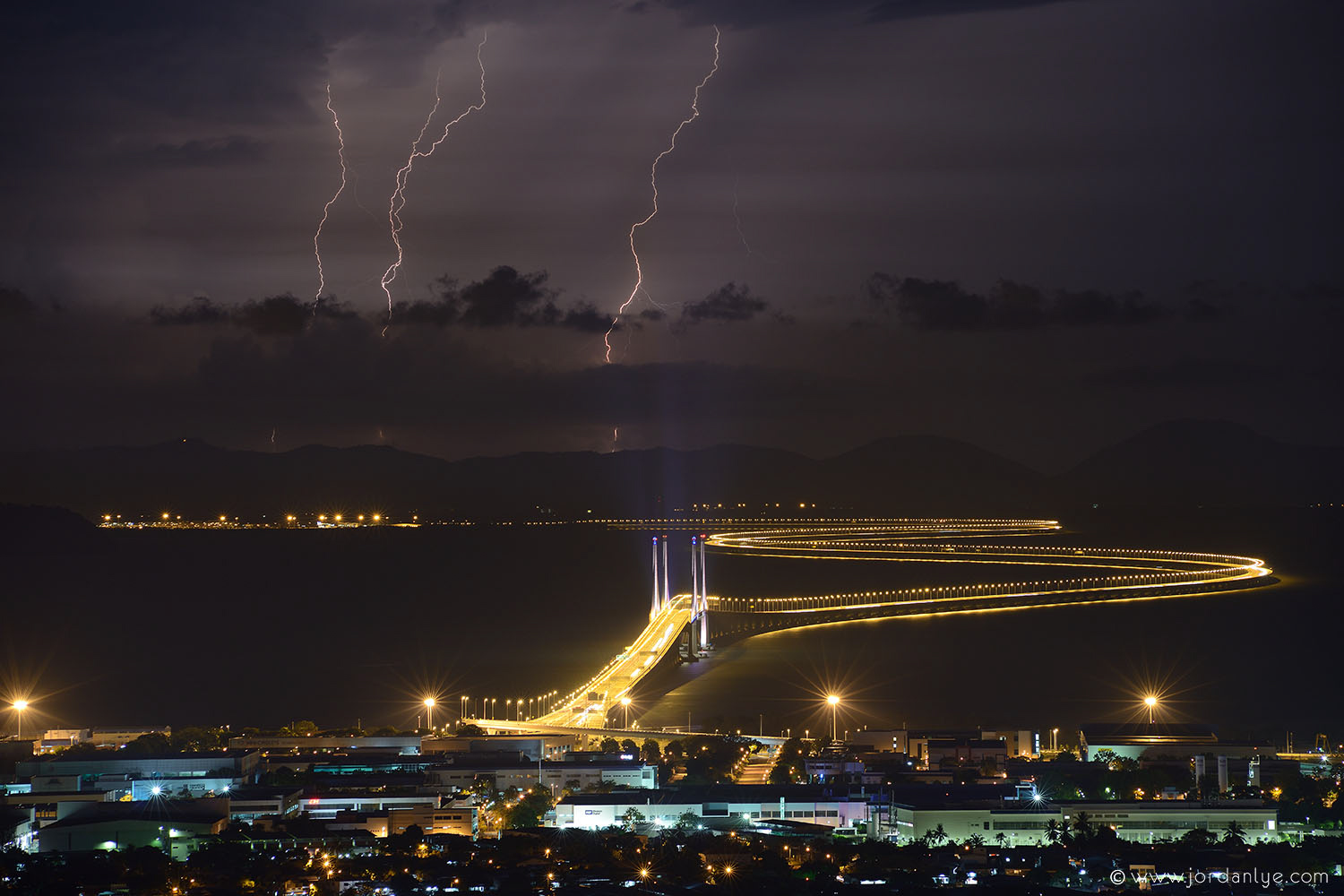 penang-second-bridge_landscape-photographer_lightning-season_jordan-lye-3.jpg