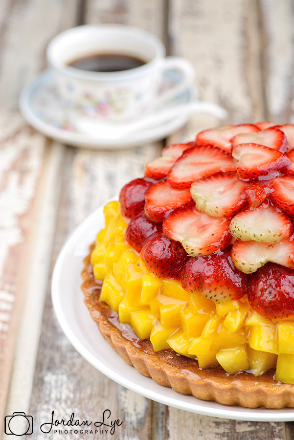 mango-strawberry-tart.jpg