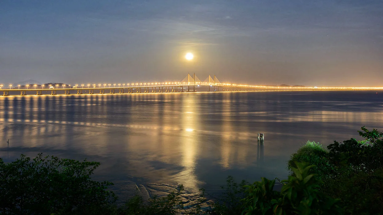 Moon rise Penang second bridge.jpg