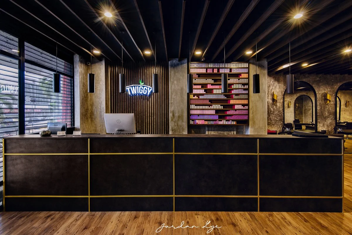 Twiggy Saloon-009.JPG