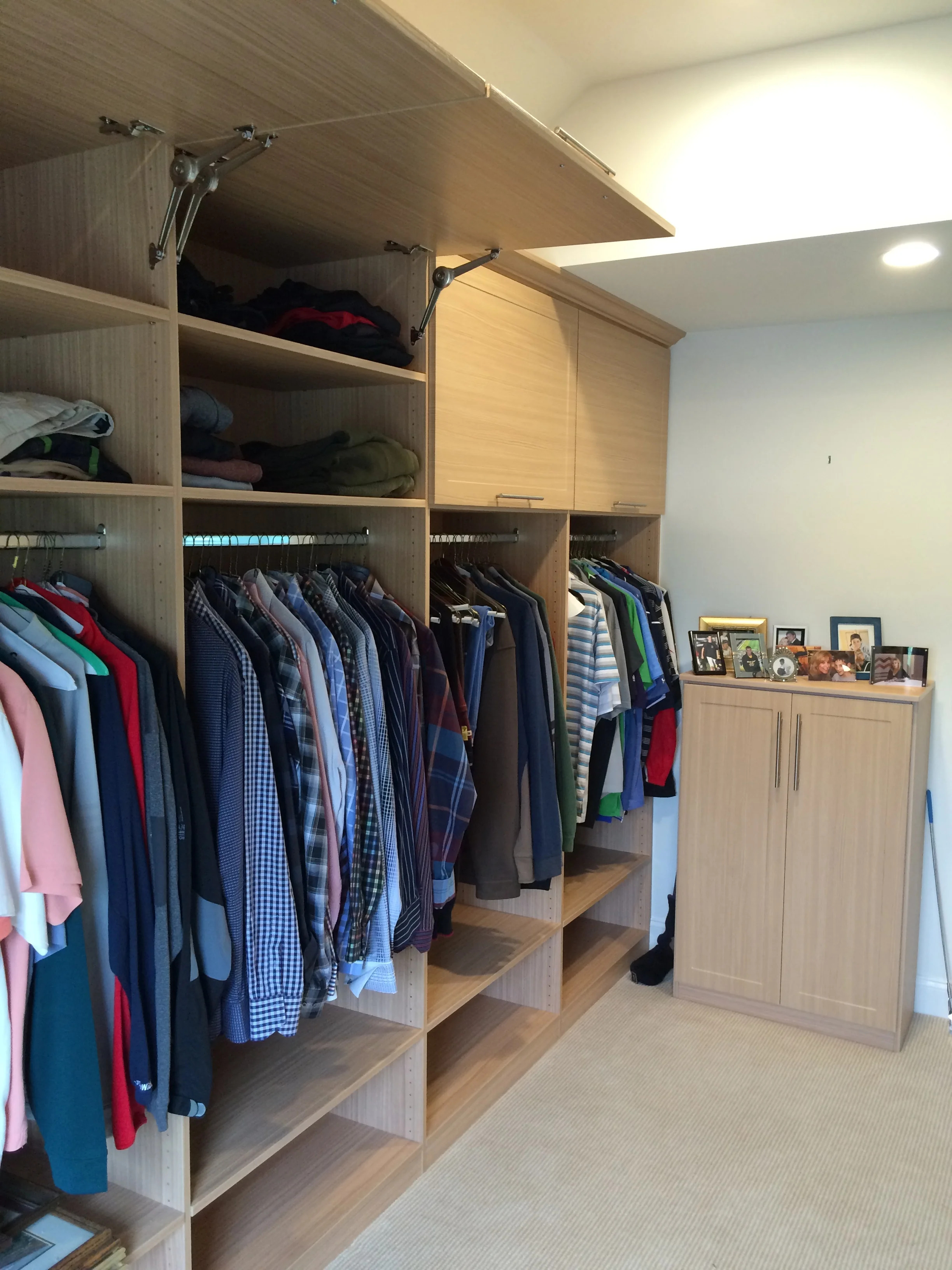 Custom closet for clothes