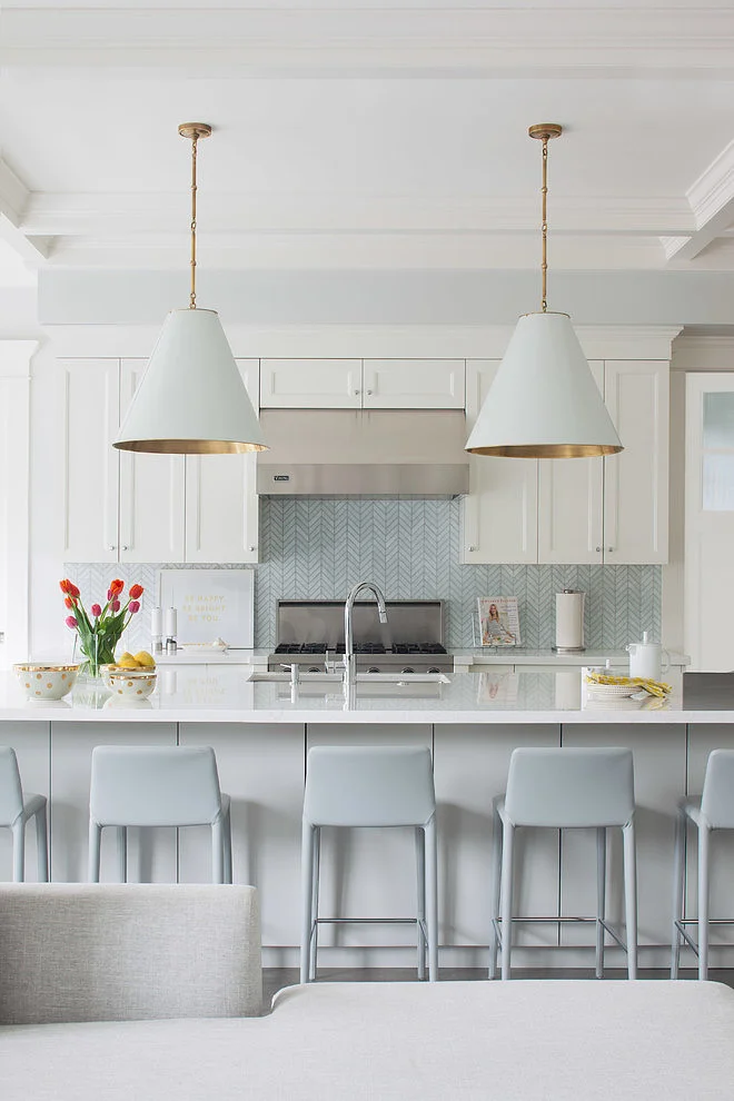 Sophisticated glamour with playful patterns and high-end goods. This is midmod redefined. Design by Kelly Deck Design and Terris Lightfoot Contracting. Image Source: Western Living Magazine