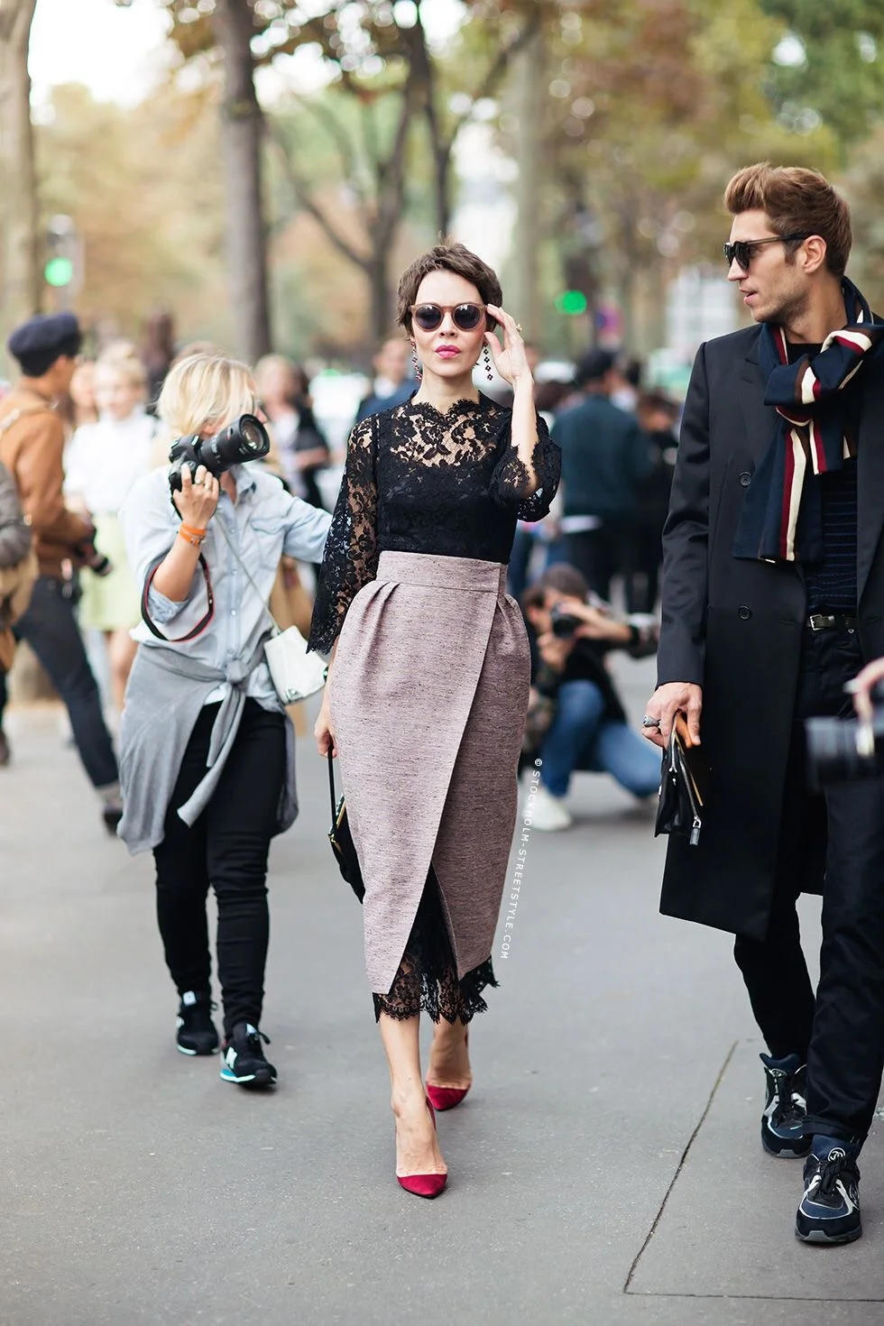 Well tailored, ready-to-wear runway fashion. Such beautiful lace with a scalloped edge detail. (Image Source: Bloglovin.com, Stockholm Street Style)
