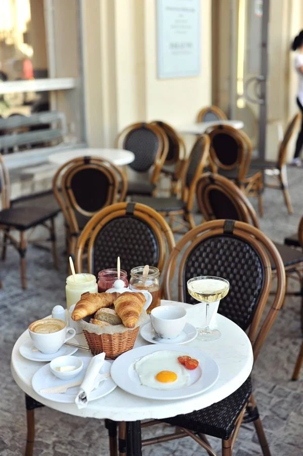 Butters, fruit spreads, and croissants, and of course café. {Image Source: Foursquare}