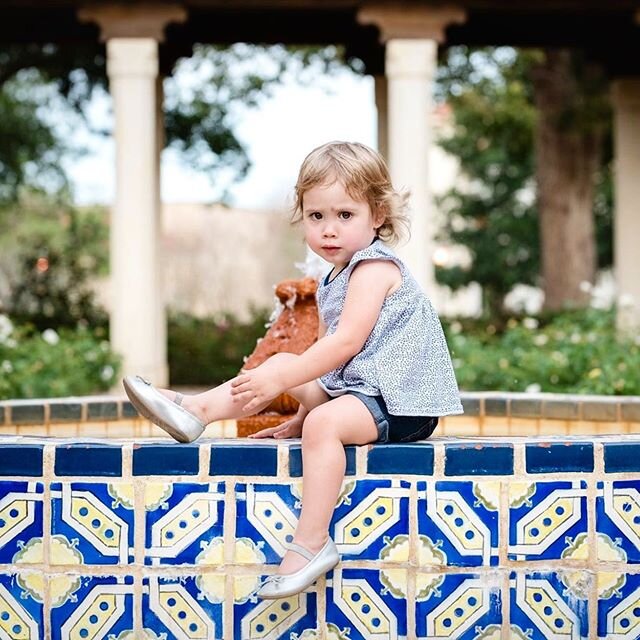 How CUTE is this face? #lmphotography_lumarcus #kidsarethebest #loveherface #toddlerlife #nikonphotography #orlandophotographer #winterparkphotographer #familyphotographer #growinguptoofast