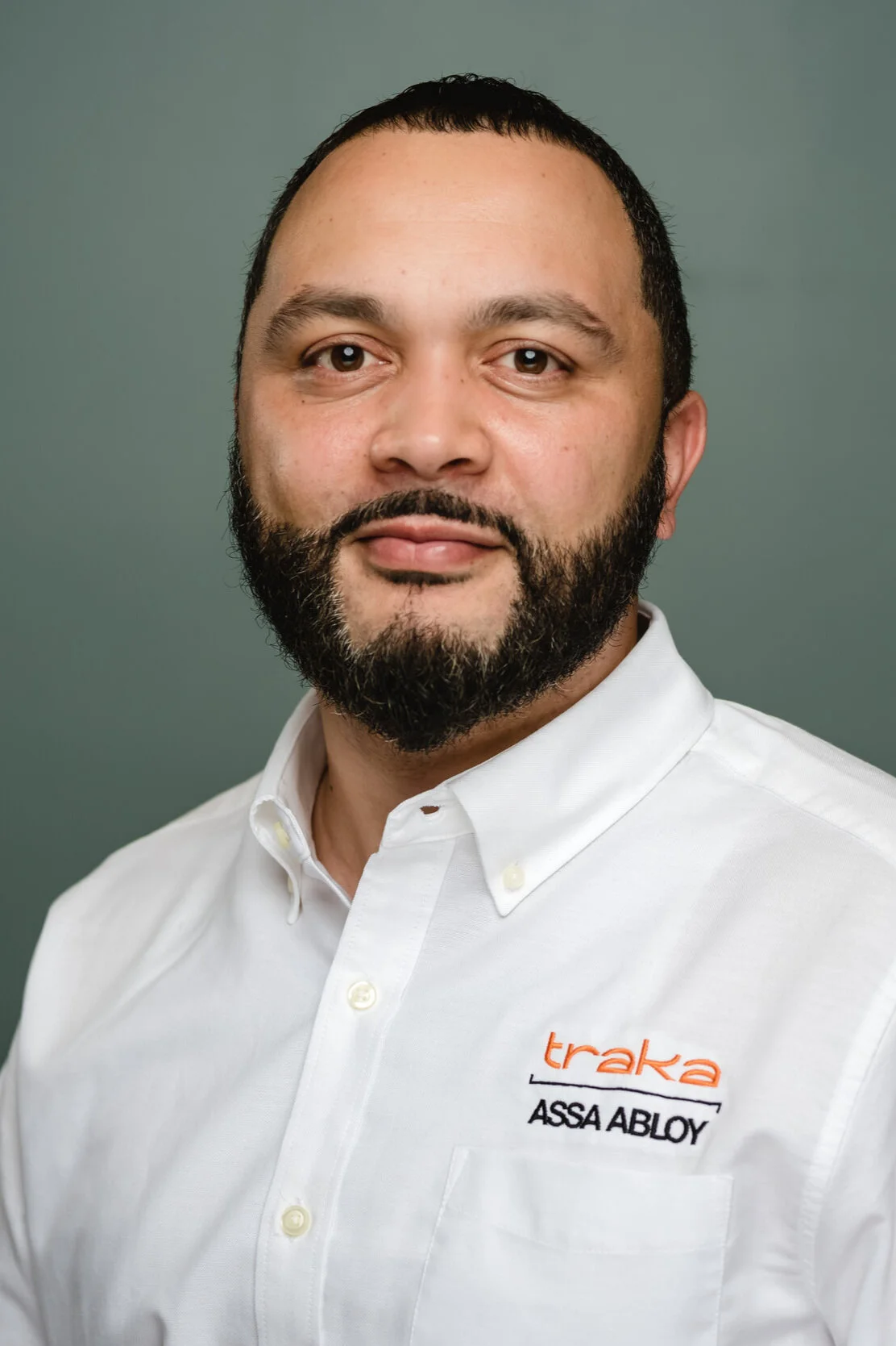 DOs and DON'Ts at your headshot session for the men — Photographer