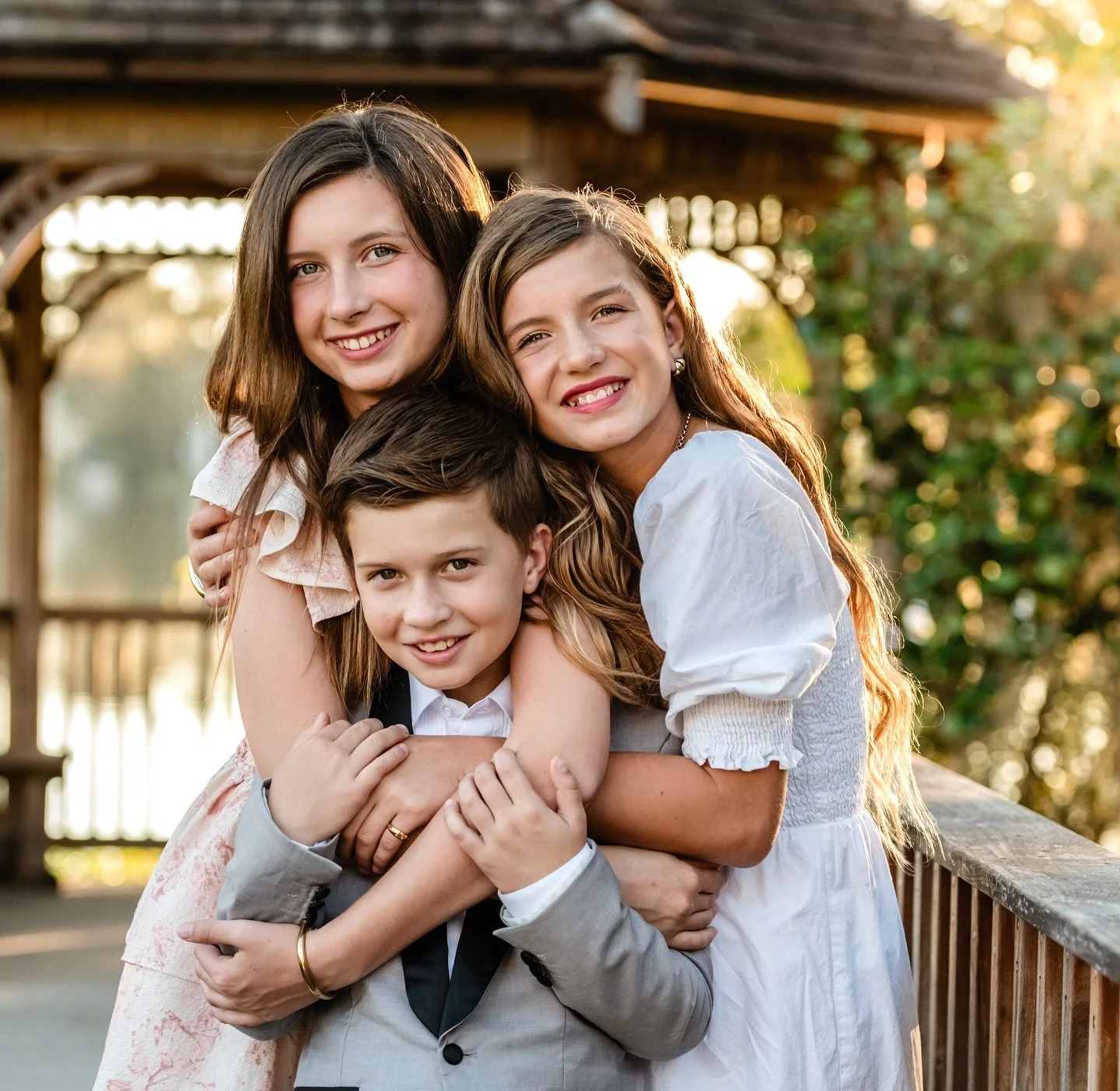 Now with thunderstorms often I need to hit a pause but is worth the wait! This family had the perfect combo of joy, soft and sweet moments! Magical photoshoot and beautiful choice of outfits! I am so thankful for this family! @jkuack 

#family #lmpho