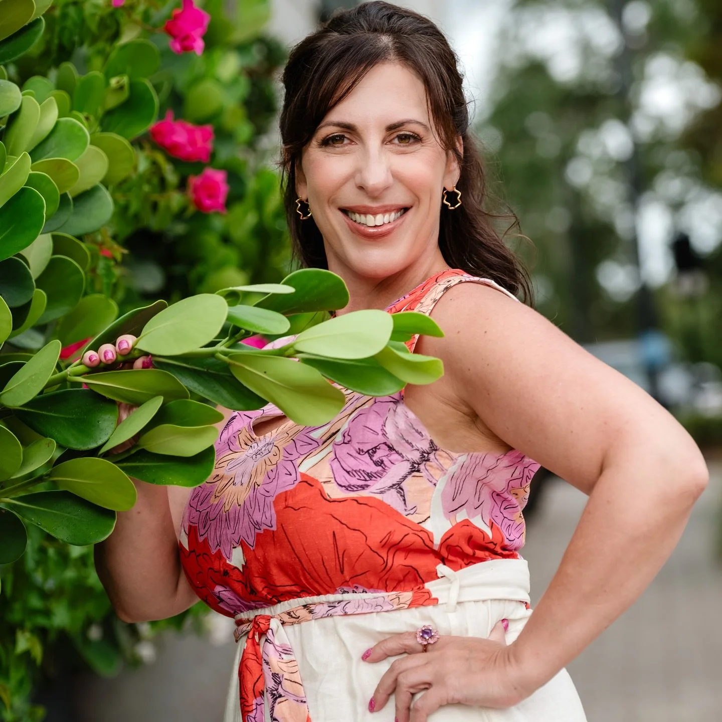 🌟 Meet Svetlana! 🌟

Svetlana is an amazing pharmacist, and I absolutely loved our lifestyle photoshoot together. Even though it was a rainy day, her positivity and radiant energy truly shone through. You&rsquo;d never guess we had rain in the backg