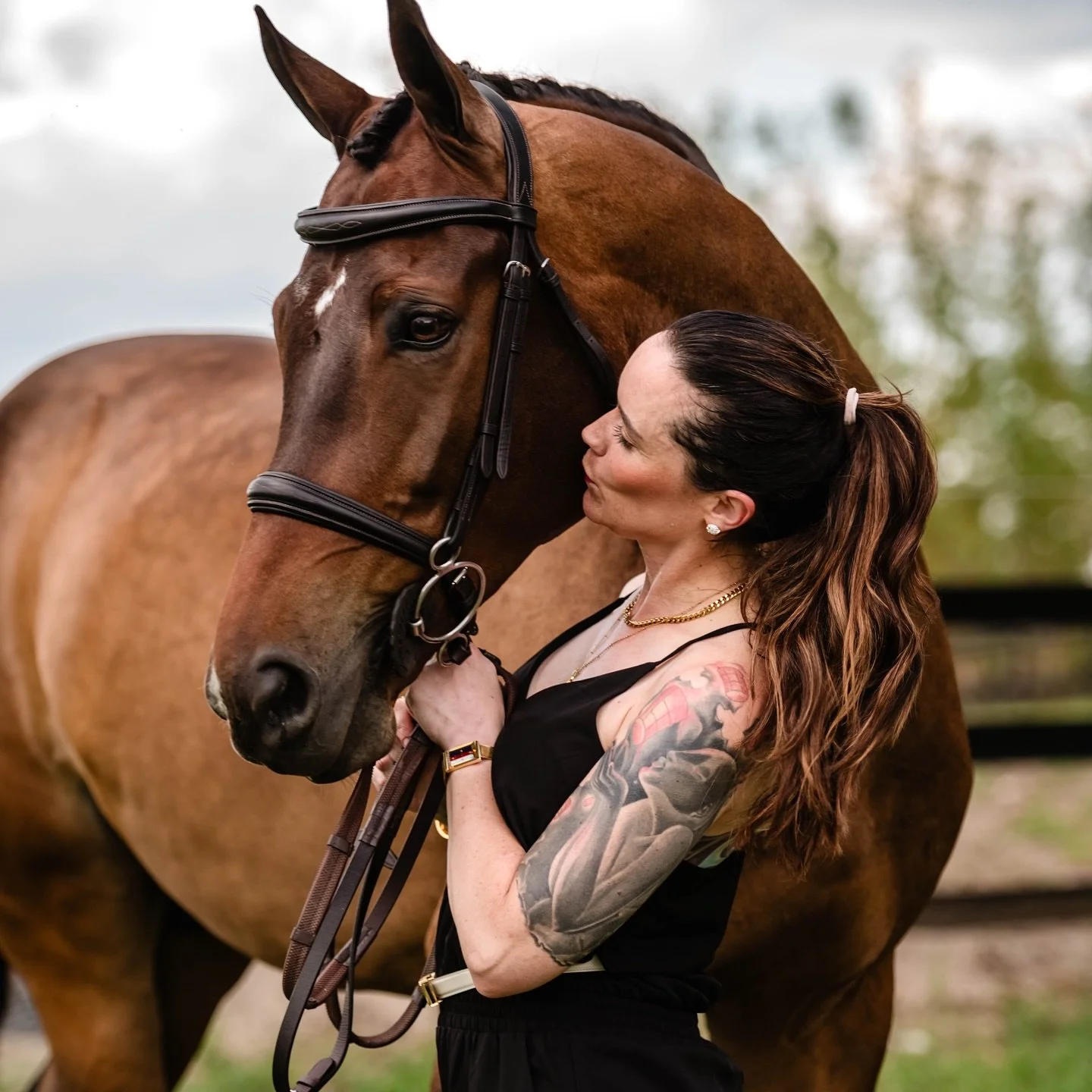 Literally in LOVE with &ldquo;The Munson&rdquo; family and I can&rsquo;t wait I will see you guys tomorrow for another photoshoot! So exciting 🙌🙌🙌🙌

#lmphotography_lumarcus #familyportraits #beautifuldogs #horsemodel #lovemyjob #beautifulfamily