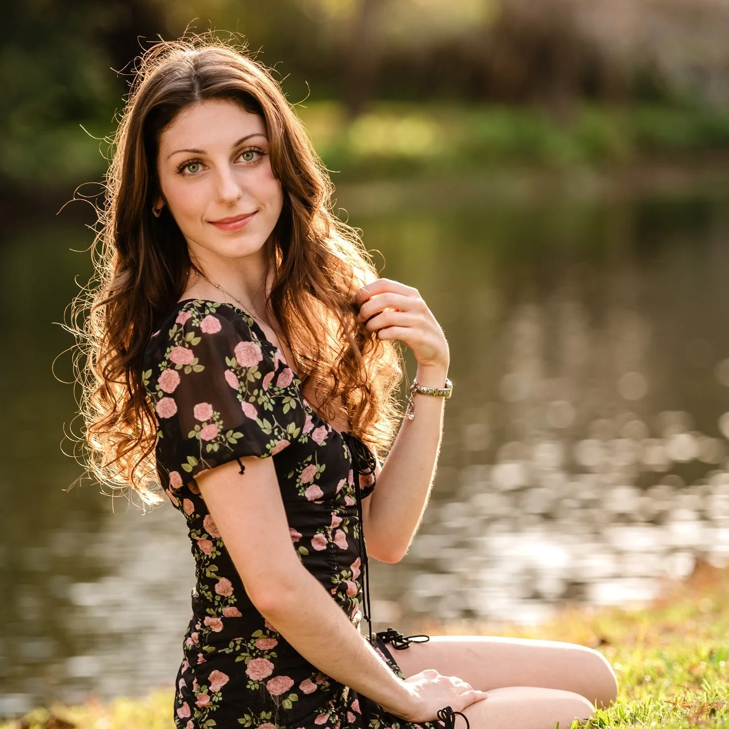 ✨ Glowy Season with beautiful UCF Grad H A N N A H✨

 #ucfgrad #classof2026 #ucfknights #biologymajor #lmphotography_lumarcus #SeniorYear #BeautifulInsideAndOut #nikonphotography #senioryearmagazine #modernsenior #seniorinspire #seniormuse #orlandose