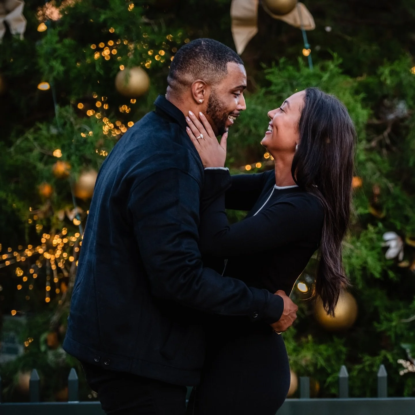 Magical engagement photoshoot in Winter Park! The entire place was aglow with Christmas lights, creating such a romantic and festive atmosphere. It was truly special to see this couple so in love and to capture those beautiful moments💍

#lmphotograp