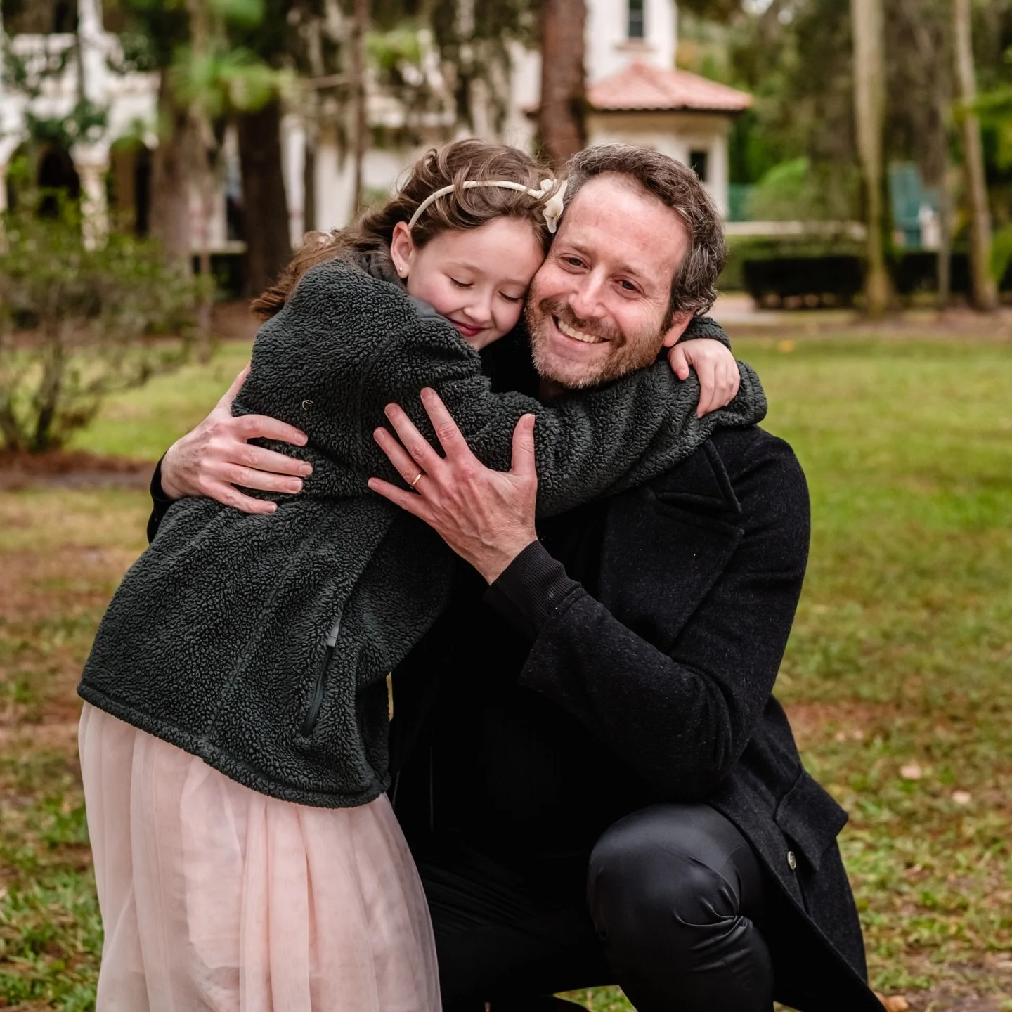 It was a rainy day and a very special one! ❤️ Reconnecting with the Gal&rsquo;s family for another photoshoot was so much fun! 📸 

#lmphotography_lumarcus #familyphotoshoot #orlandophotographer #winterparkphotographer