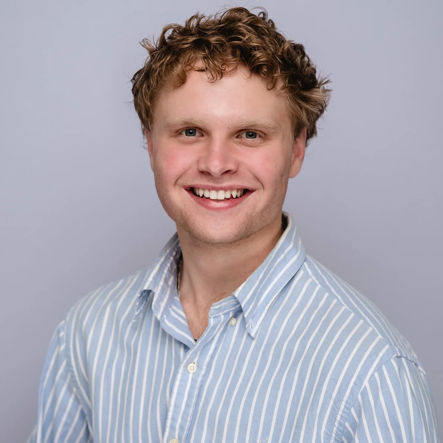 Lighter or Darker backdrop? @dylanharrrelson 

Woody congrats at your Virtual Design and Construction internship at Whiting-Turner. I hope your new and improved headshot is a success! @alilindsay79 

 #HeadshotSession #orlandoheadshots #lmphotography