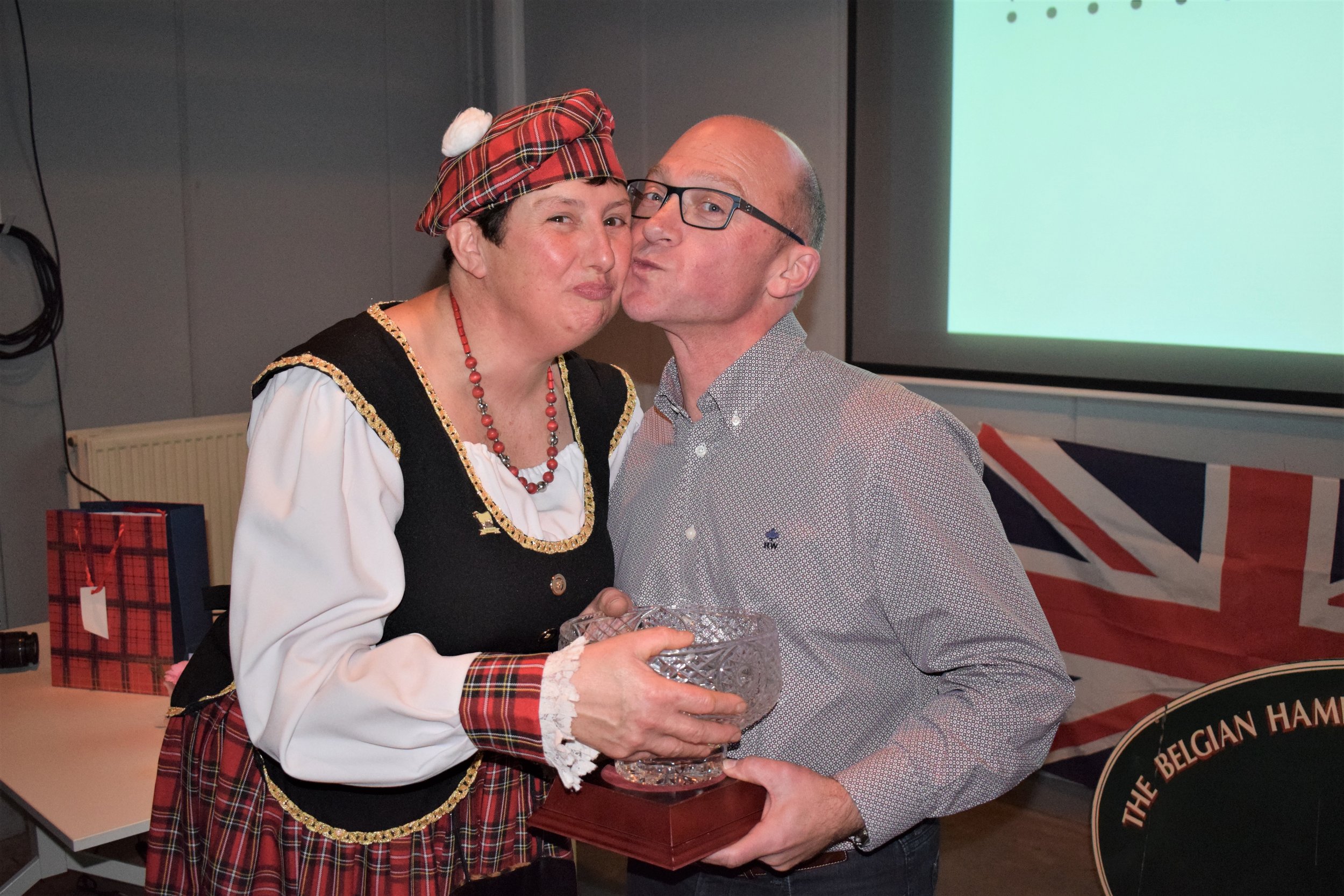 Els Destrebecq - Belgian Club Secretary and also Greenlander Flock with Matias Vanden Bussche, receives Champion Flock Award from Geert Dehaese 