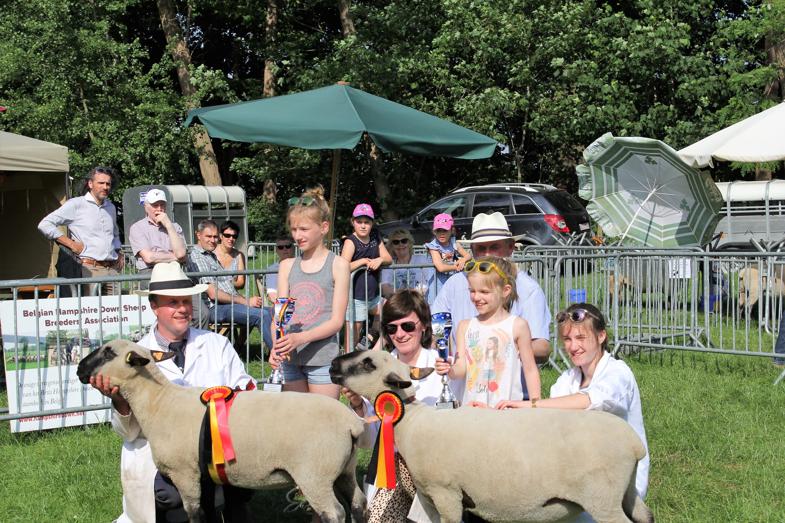 The Champion & Reserve Champion team from Limetree Flock, Klaus & Philomene Soenen and daughters