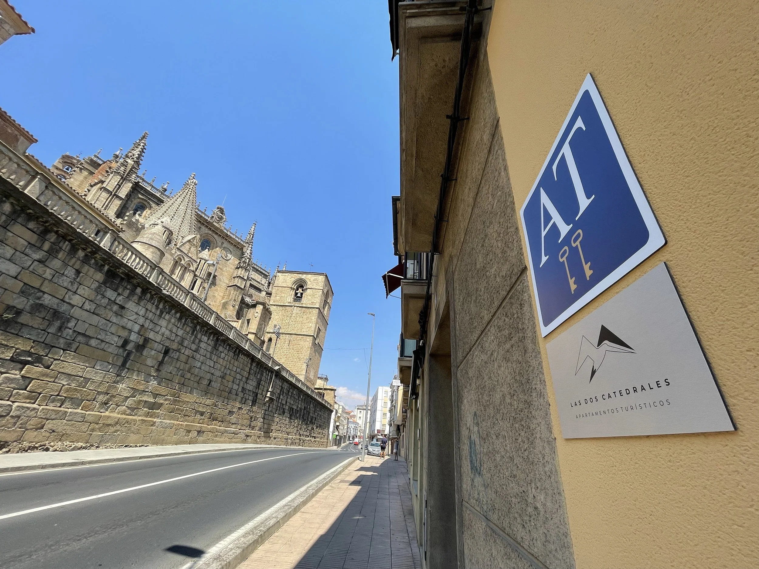Lasdoscatedrales1.jpg