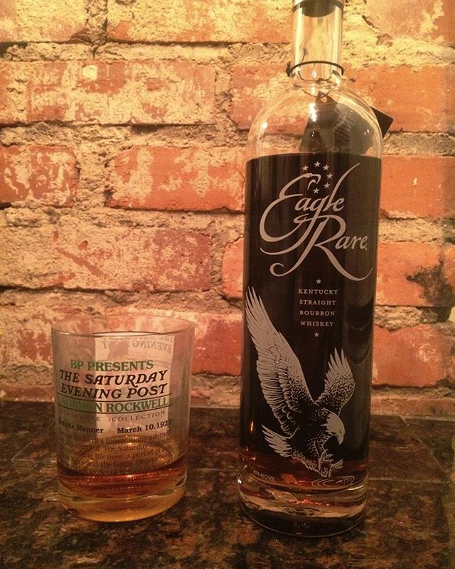 Snow Night. #Nashvillesnow #snowdayfun #eaglerare #whiskey