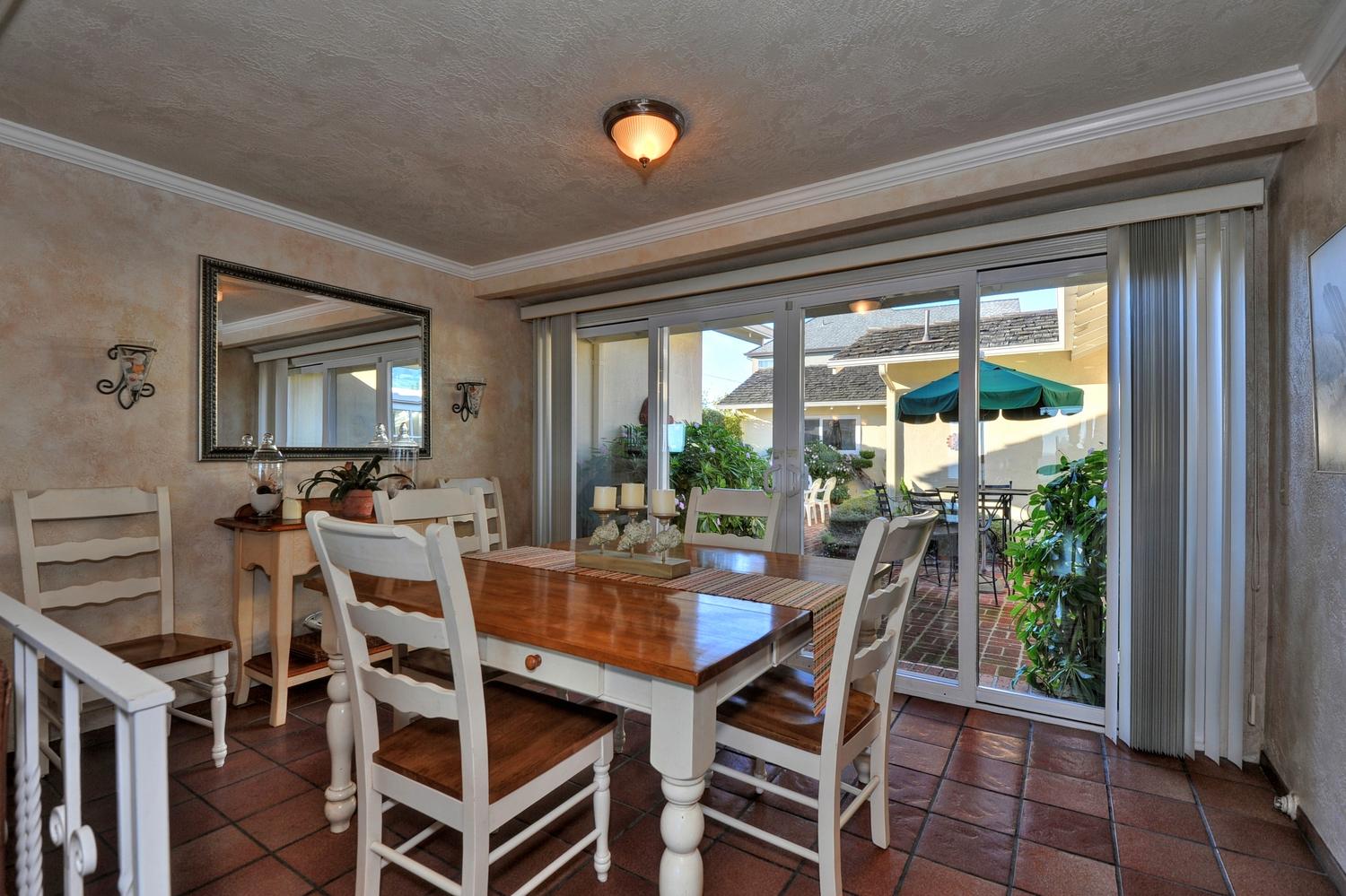 Dining Area.jpg