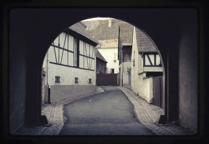0085 Alley Through Tunnel.jpg