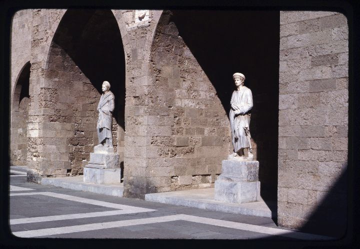 0362 Ancient Statues in Arches.jpg