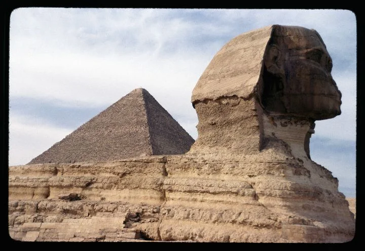 0589 Sphinx with One Pyramid.jpg